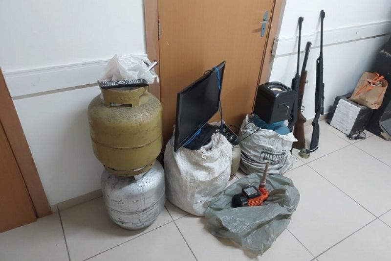 Polícia recupera objetos roubados, encontra arma e prende suspeitos em São José da Tapera