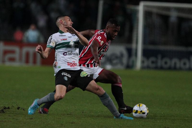 São Paulo e Coritiba empatam em 1 a 1 no Couto Pereira