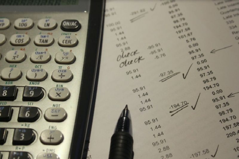 Inadimplência e endividamento freiam crescimento da economia brasileira