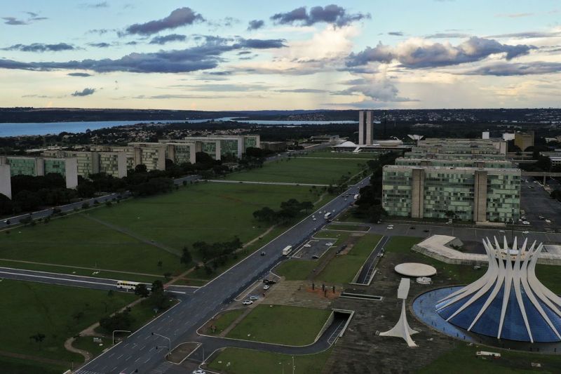 Governo define a próxima sexta-feira como ponto facultativo