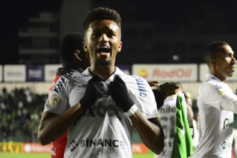 Com um a mais, Santos vira e vence o Juventude por 2 a 1 pelo Brasileirão