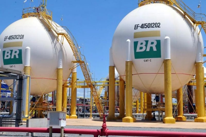 Sinal verde para reajuste enfurece governo, que ameaça a Petrobras