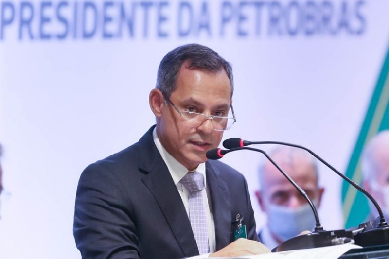 Presidente da Petrobras renuncia ao cargo em meio a pressão por alta nos combustíveis