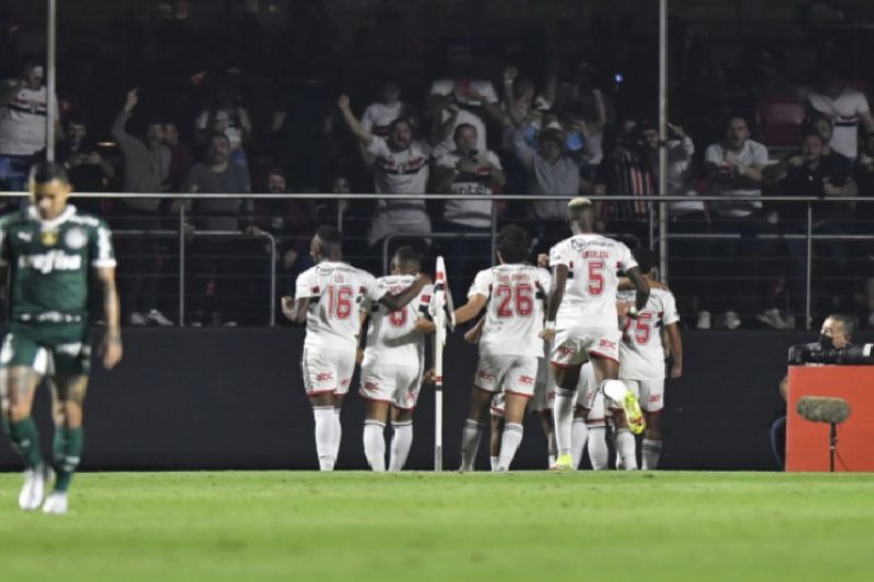 São Paulo vence o Palmeiras pelo placar mínimo e larga em vantagem na Copa do Brasil