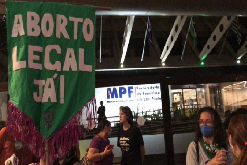 Governos autoritários tentam controlar o corpo das mulheres, diz pesquisadora