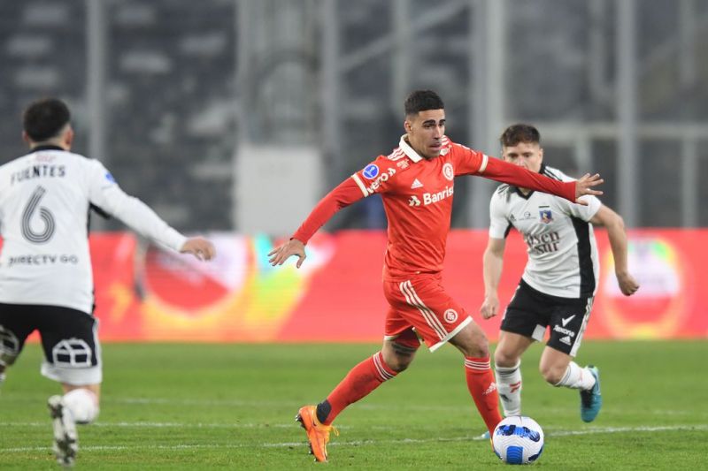 Internacional perde para Colo-Colo e se complica na Sul-Americana