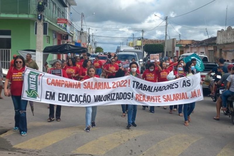 Servidores da Educação de Maravilha realizam protesto e cobram reajuste salarial