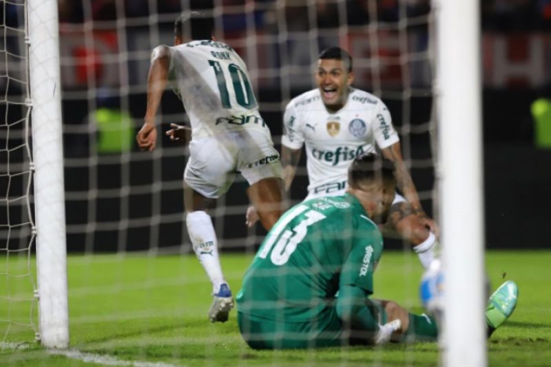 Palmeiras ‘acorda’ no segundo tempo e vence Cerro Porteño pelas oitavas