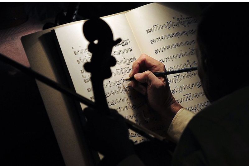 Pandemia faz aumentar profissionais em tecnologia e diminuir em mídia