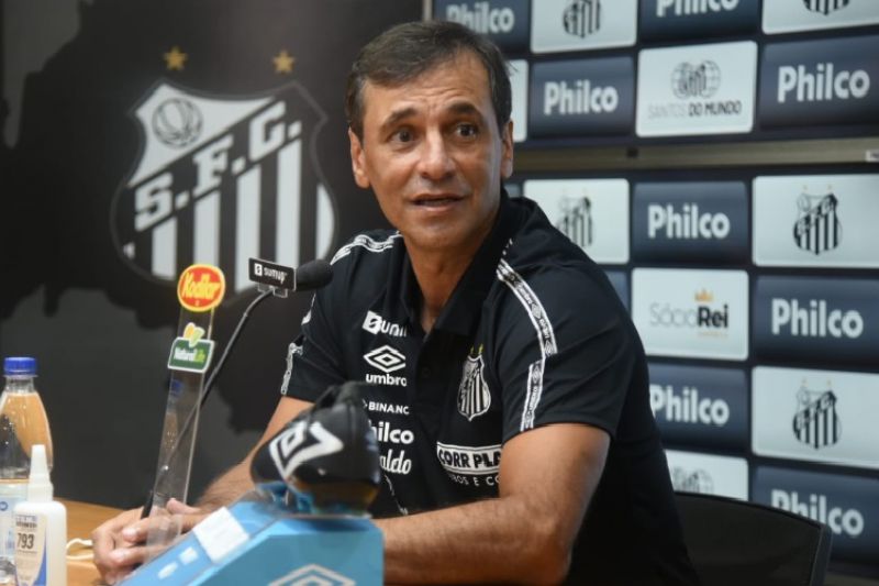 Santos demite Fabián Bustos após eliminação na Sul-Americana