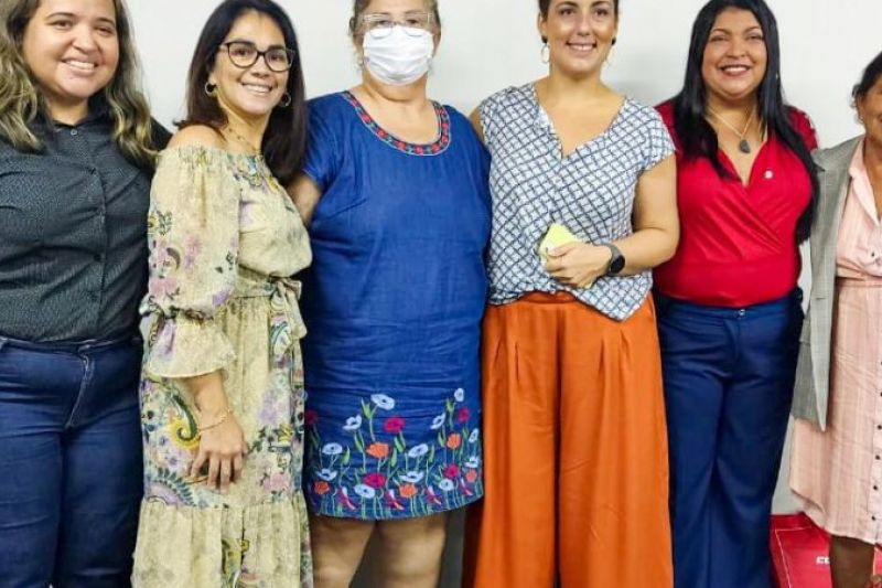 Secretária participa de assinatura do termo de cooperação técnica do Programa Acolhe AL