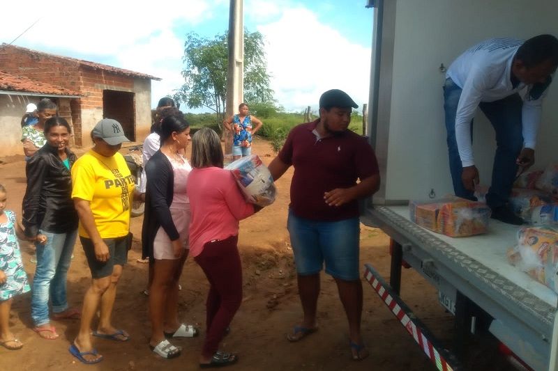 Prefeitura entrega cestas básicas à comunidade quilombola Sítio Lages