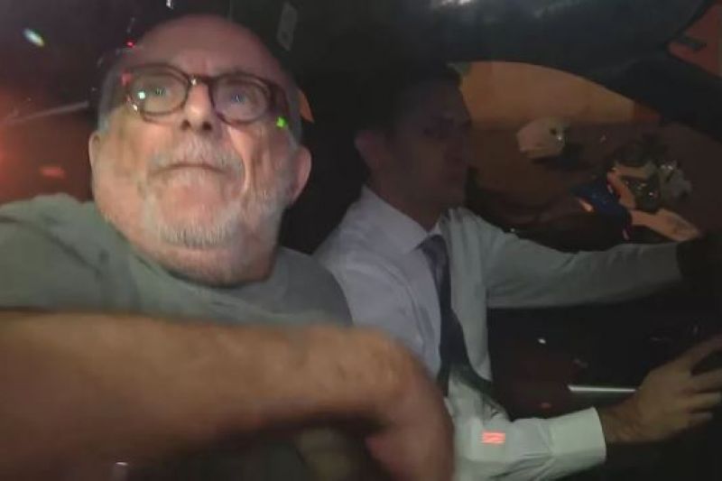 Médico francês acusado de injúria racial contra porteiro vira réu