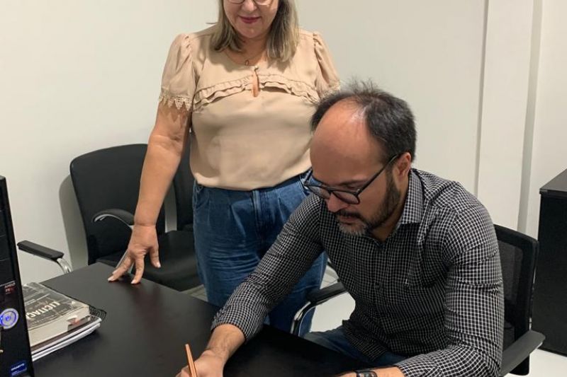 Ordem de serviço é assinada para pavimentar 48km de ruas de terra em Delmiro Gouveia