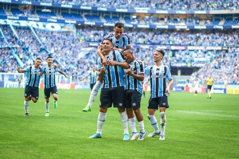 Com bicicleta de Diego Souza, Grêmio assume vice-liderança da Série B