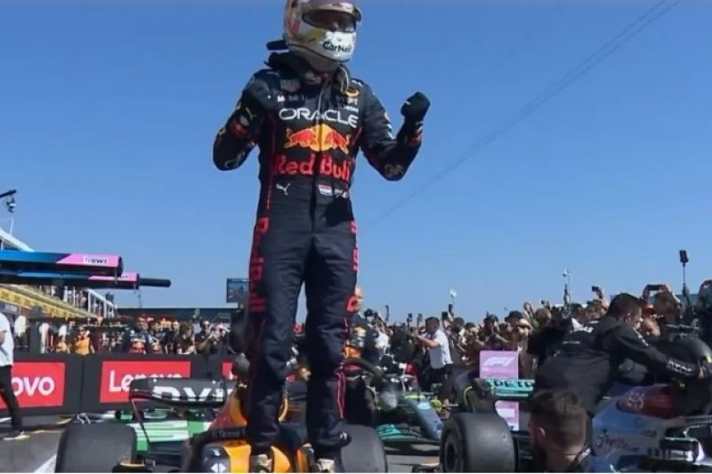 Verstappen aproveita erro de Leclerc e vence na França