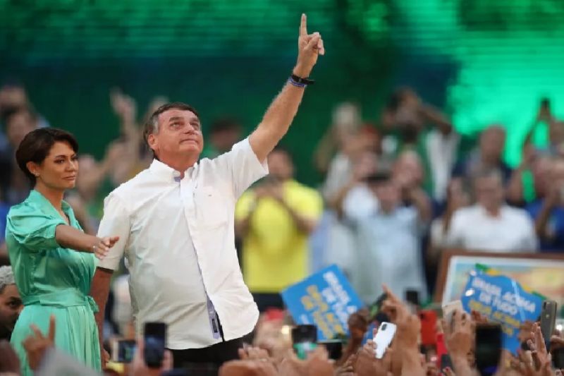 Agora candidato, Bolsonaro pode sofrer punição eleitoral se atacar urnas