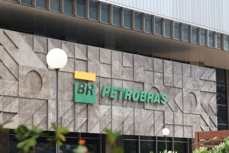 Petrobras anuncia alteração na diretriz que forma preços dos combustíveis