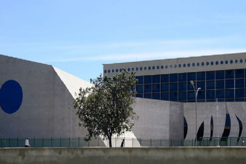 Sabatina de indicados por Bolsonaro ao STJ só deve ocorrer após as eleições