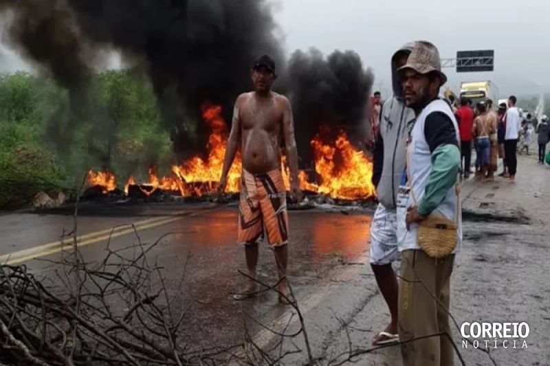 Povos indígenas bloqueiam trecho da BR-423 e pedem saída de dirigente da Funai na região