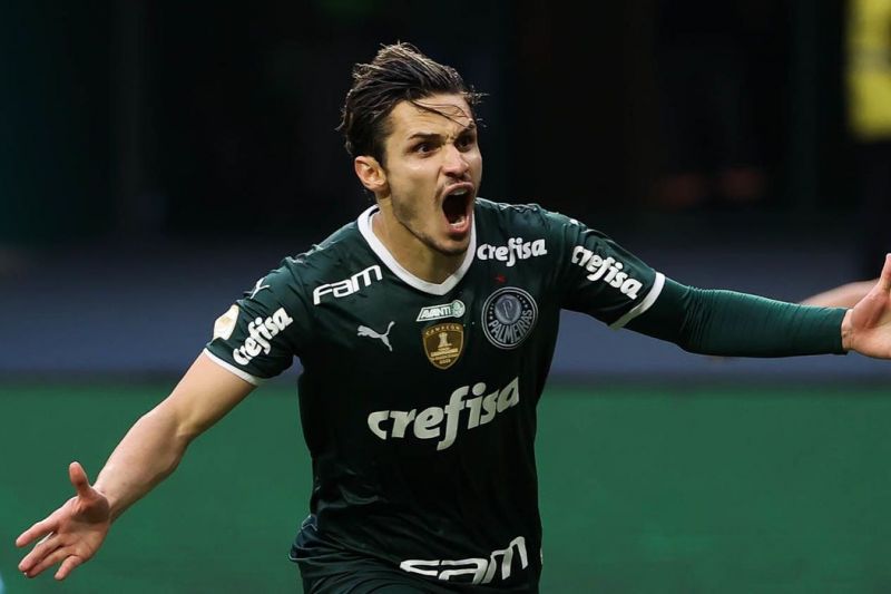 Palmeiras faz 3 a 0 no Goiás e se isola na liderança do Brasileirão