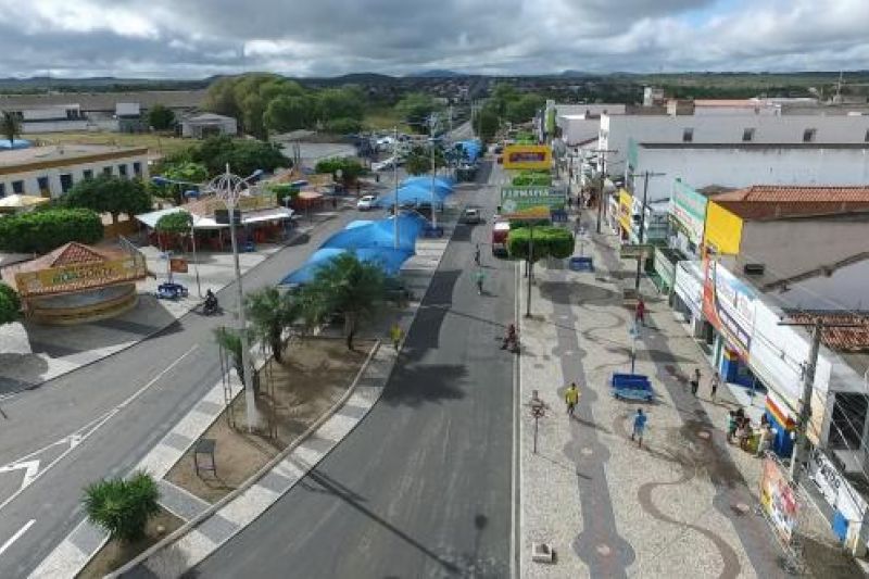 Mulher fica ferida após ex derrubá-la da garupa da moto do namorado em Delmiro Gouveia