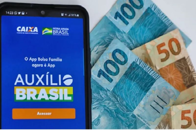 Auxílio de R$ 600, vale-gás e voucher caminhoneiro começam a ser pagos
