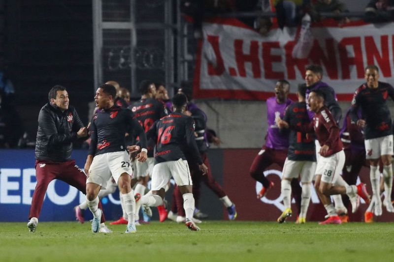 Libertadores: Vitor Roque decide e Athletico-PR está na semifinal