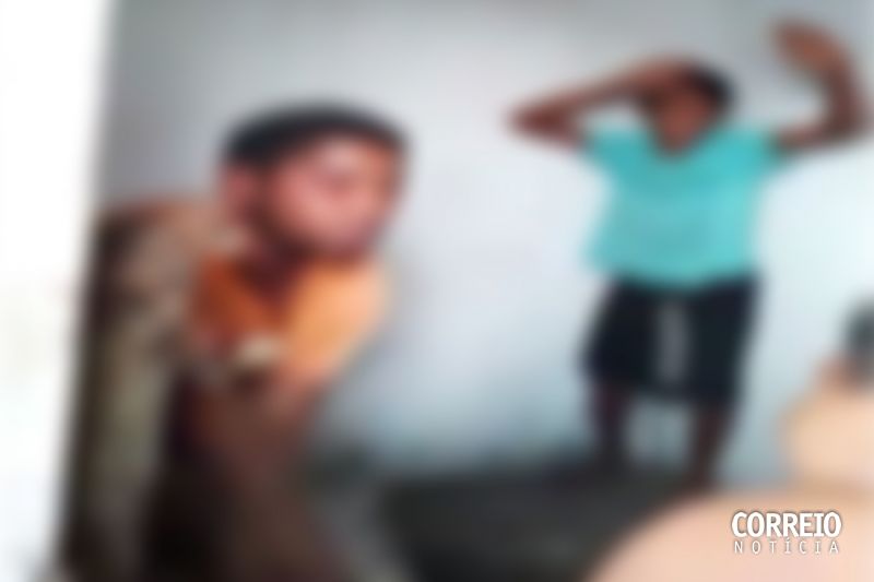 Filhos suspeitos de roubos são espancados pela mãe no município de Delmiro Gouveia