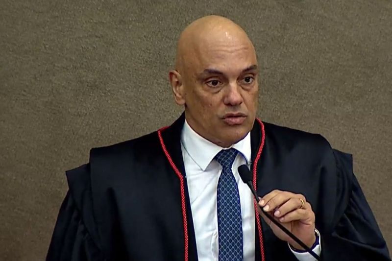 Moraes defende democracia e sistema eleitoral em discurso de posse