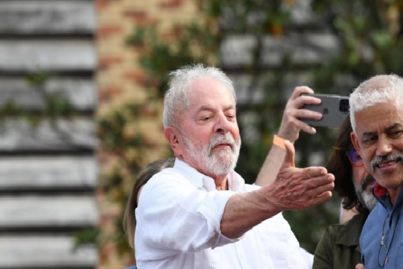 Lula promete reajuste na tabela do IR e manutenção do Auxílio Brasil em R$ 600