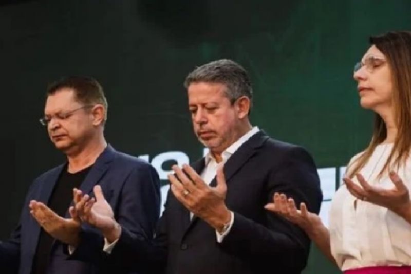 Arthur Lira recorre à frente evangélica para se reeleger em Alagoas