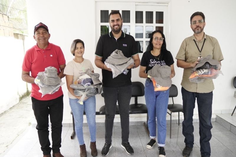 Prefeitura entrega EPIs às Cooperativas de reciclagem em Piranhas