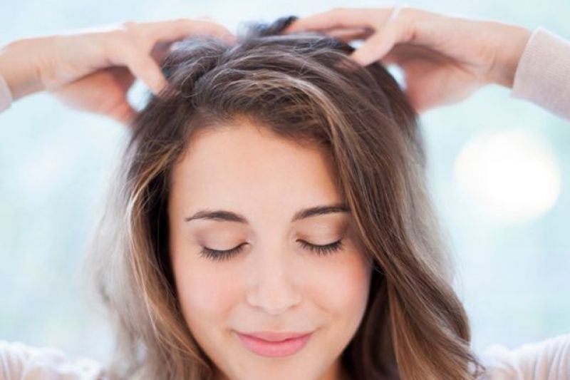 3 motivos para massagear o couro cabeludo em toda lavagem