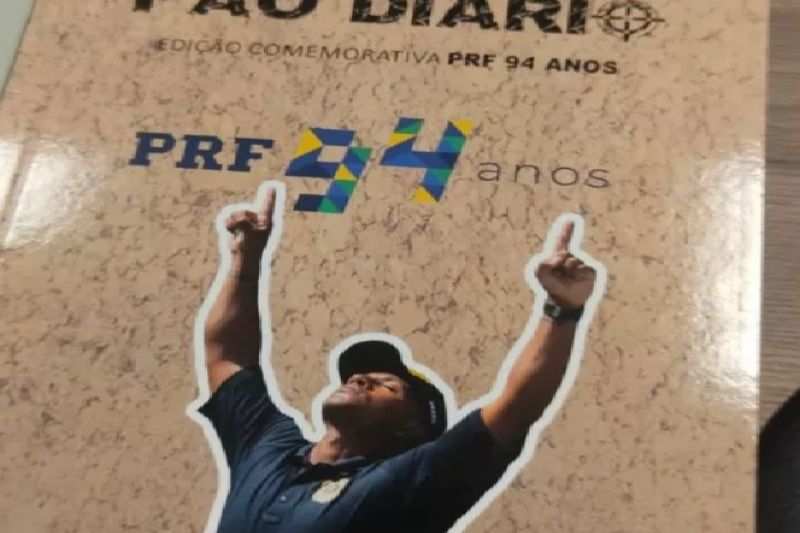 'Projeto de fé' Governo distribui livros na PRF com recomendação de leitura da Bíblia