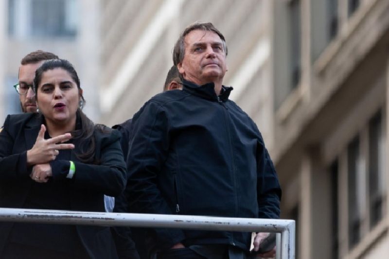 TSE multa Bolsonaro por posts sobre relação entre Lula e PCC