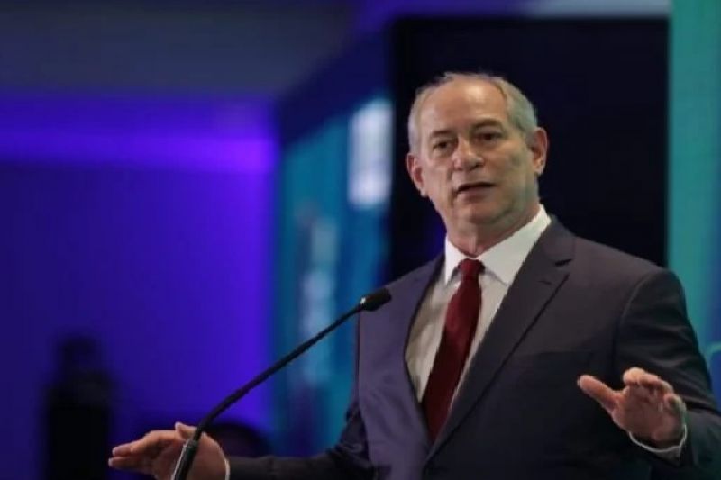 Ciro após críticas por fala sobre favela: “Procuram cabelo em ovo”