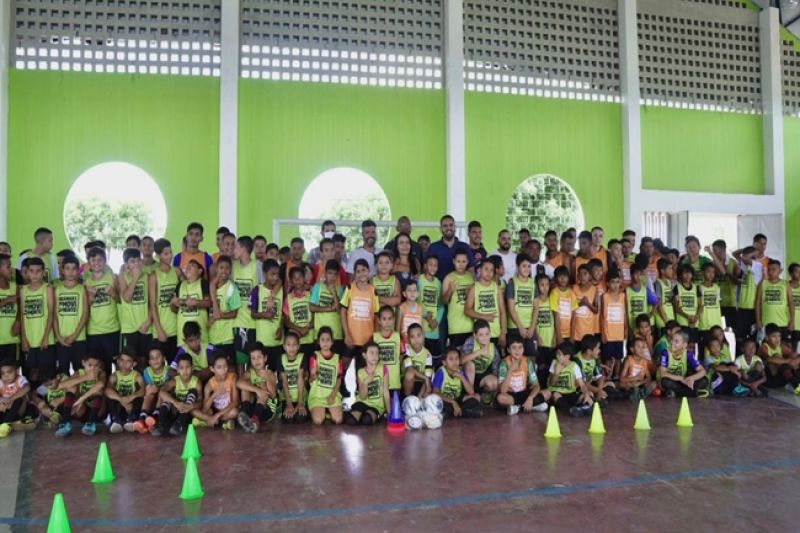 Prefeitura de Piranhas faz entrega de material esportivo