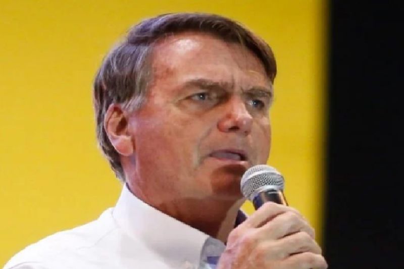 Bolsonaro promete derrubar “canetada” de Fachin sobre armas se reeleito