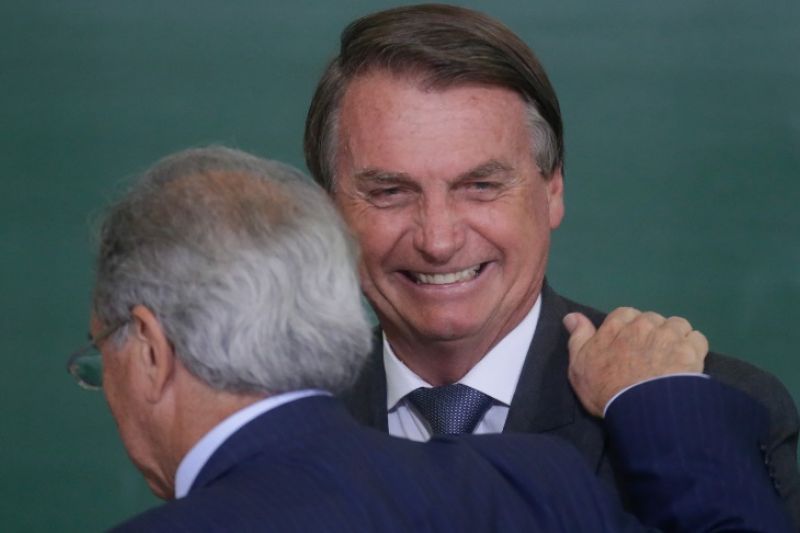 ‘Tudo o que eu faço e falo, eu tenho o aval do Paulo Guedes’, diz Bolsonaro