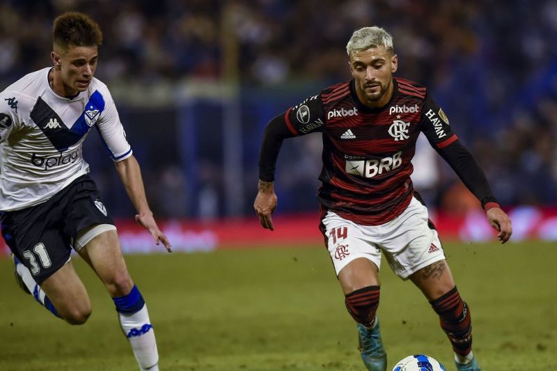 Flamengo defende vantagem sobre Vélez por vaga na final