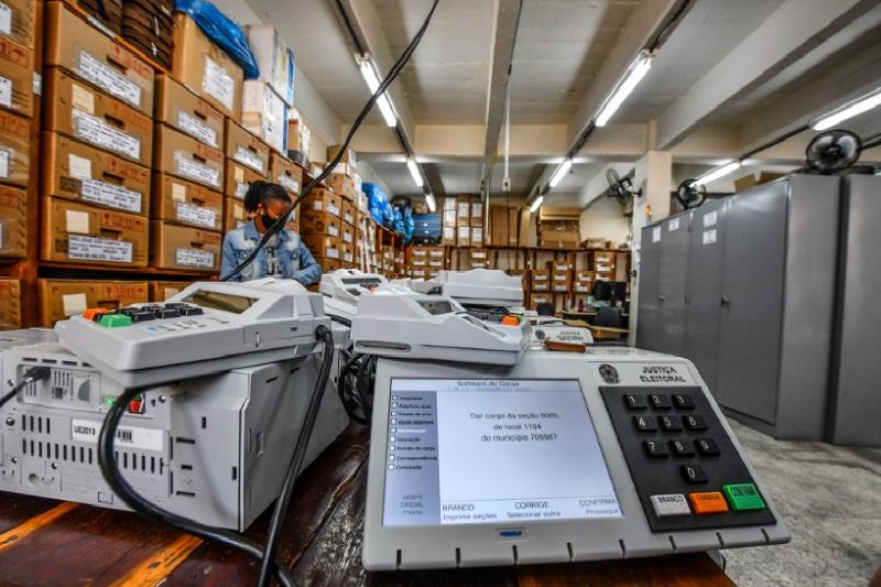 Em esquema inédito, Forças Armadas vão fazer apuração paralela de votos nas eleições