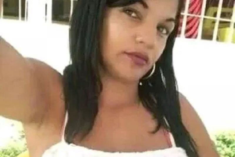 Mulher é assassinada com vários tiros enquanto estava na rua em Major Izidoro