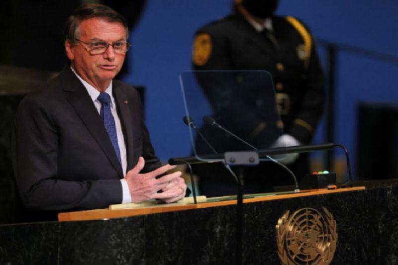 Bolsonaro destaca combate à corrupção e exalta melhora na economia