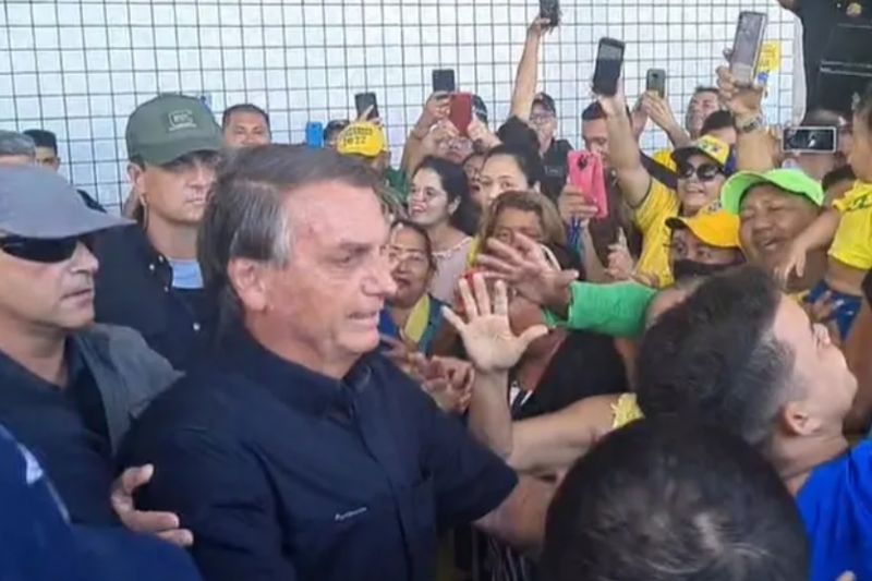Bolsonaro critica Lula e volta a se dizer contra aborto e legalização das drogas