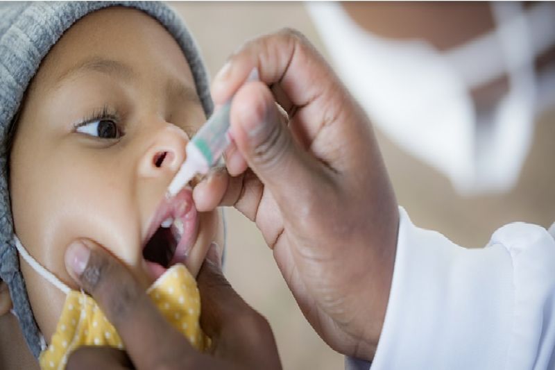 Só 5 municípios vacinaram mais de 95% das crianças de até 1 ano contra a pólio no Sertão