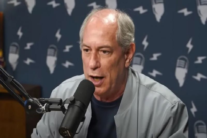 Ciro muda versão sobre cochicho com Bolsonaro durante debate
