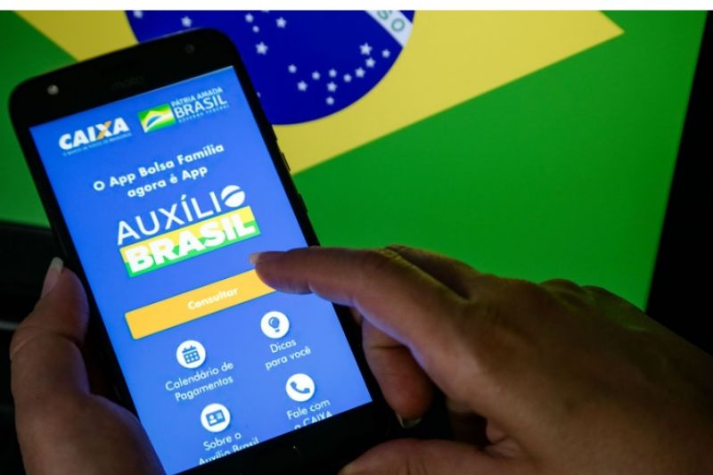 Governo antecipa pagamentos do Auxílio Brasil e Auxílio Gás para antes do 2º turno
