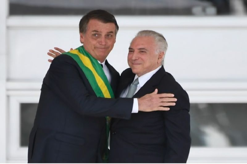 Temer sofre pressão interna para se manter neutro no 2º turno