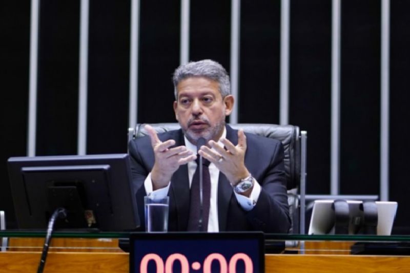 Arthur Lira promete projetos contra institutos de pesquisas e fala em proibição por 8 anos